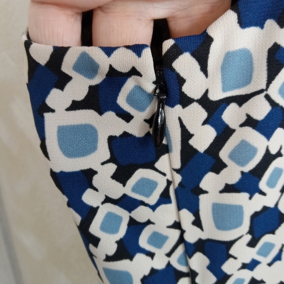 Ann Taylor Loft Fitted Geometric Pattern Sleeveless Dress Size 8 - Picture 6 of 10